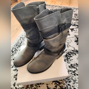 Fashion boots from Dream Pairs.